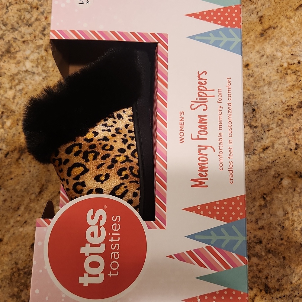 TOTES TOASTIES Cheetah Animal Print Memory Foam Slippers. NEW! Holiday Gift Idea